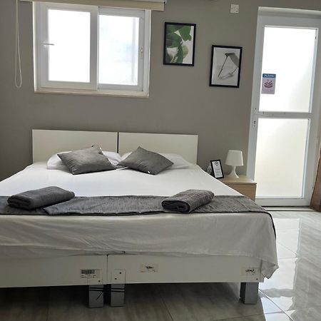 F5 Room 1, Private Double Room With Private Bathroom And Balcony In Shared Flat Msida Esterno foto