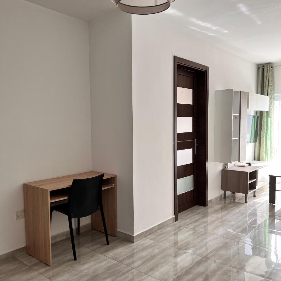 F5 Room 1, Private Double Room With Private Bathroom And Balcony In Shared Flat Msida Esterno foto