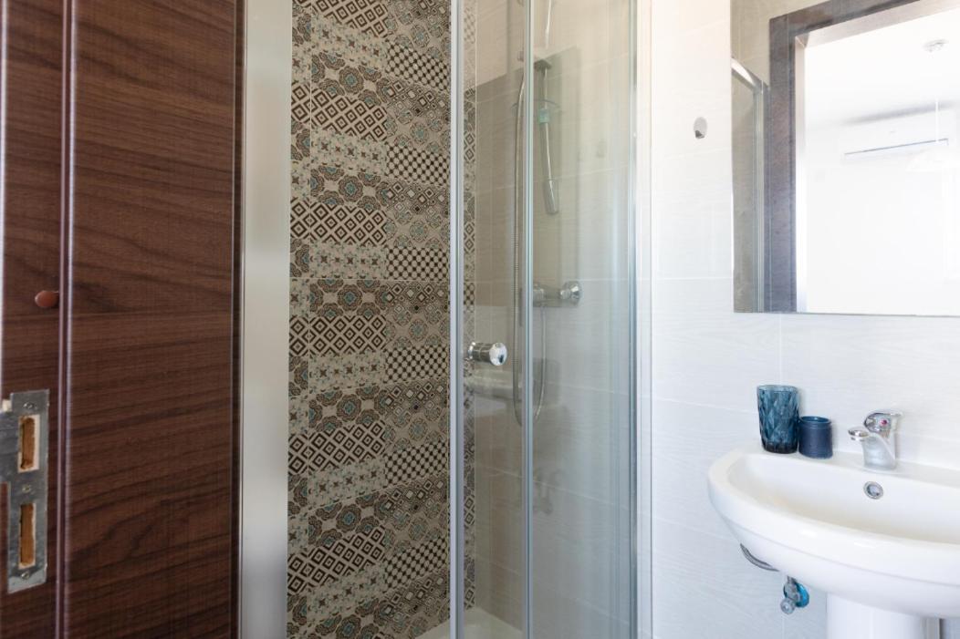 F5 Room 1, Private Double Room With Private Bathroom And Balcony In Shared Flat Msida Esterno foto