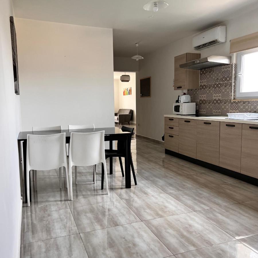 F5 Room 1, Private Double Room With Private Bathroom And Balcony In Shared Flat Msida Esterno foto