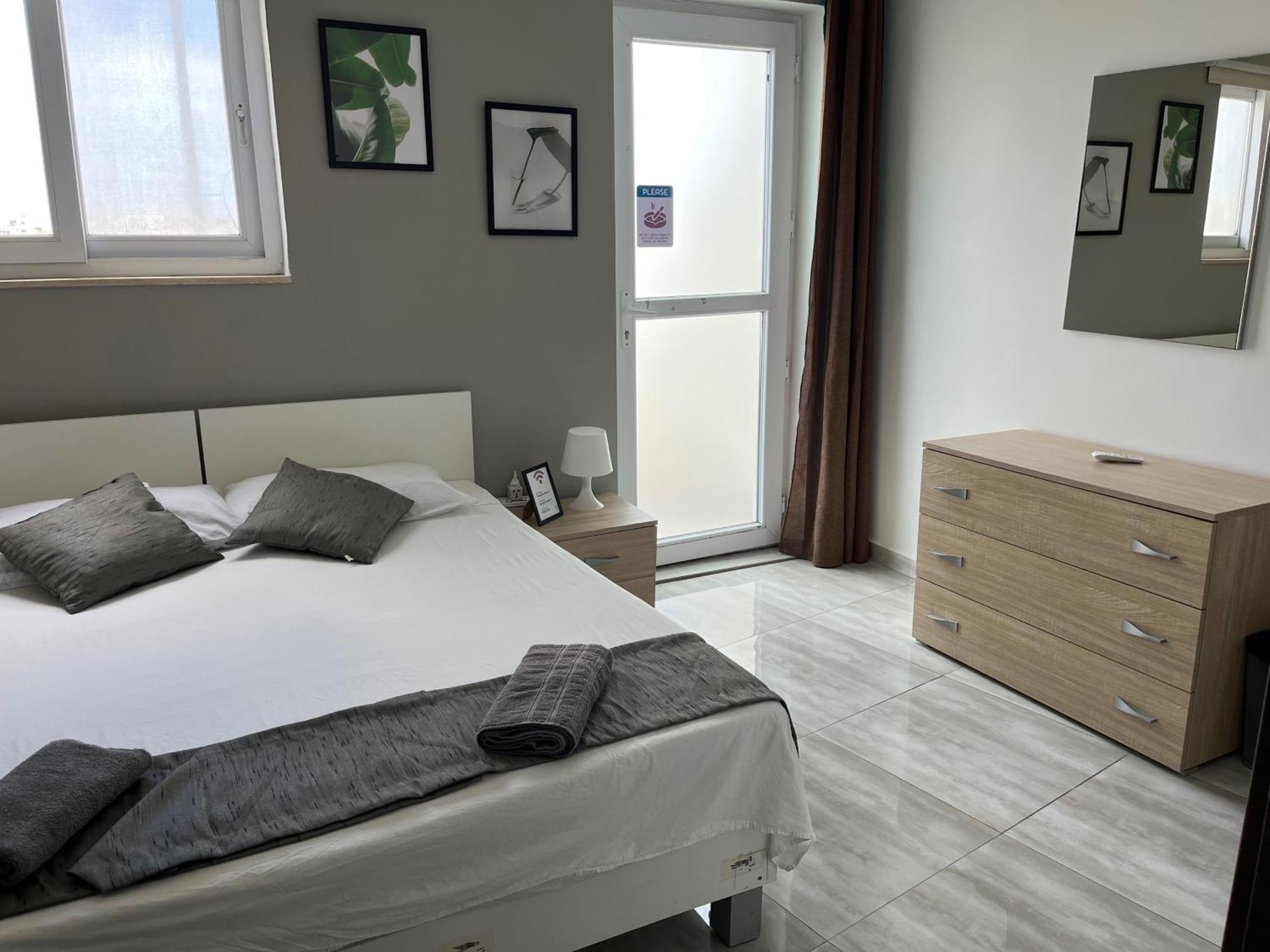 F5 Room 1, Private Double Room With Private Bathroom And Balcony In Shared Flat Msida Esterno foto